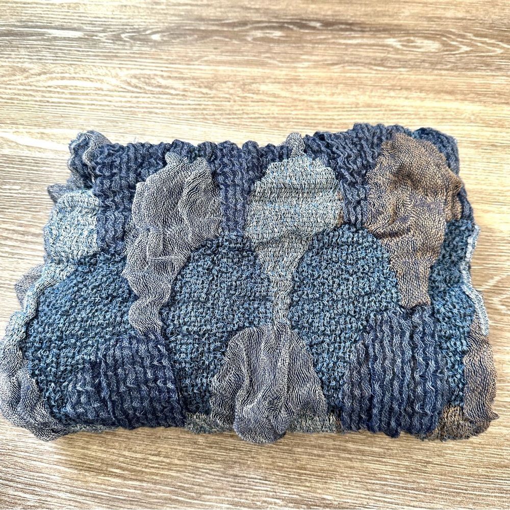 Long blue scarf - Picture 8 of 9